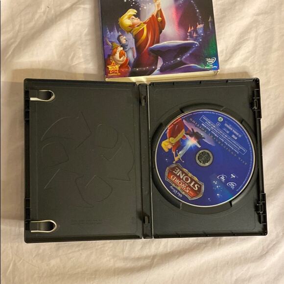 Disney The Sword in the Stone 45th Anniversary DVD Magic Classic Pre-Owned - Picture 4 of 7